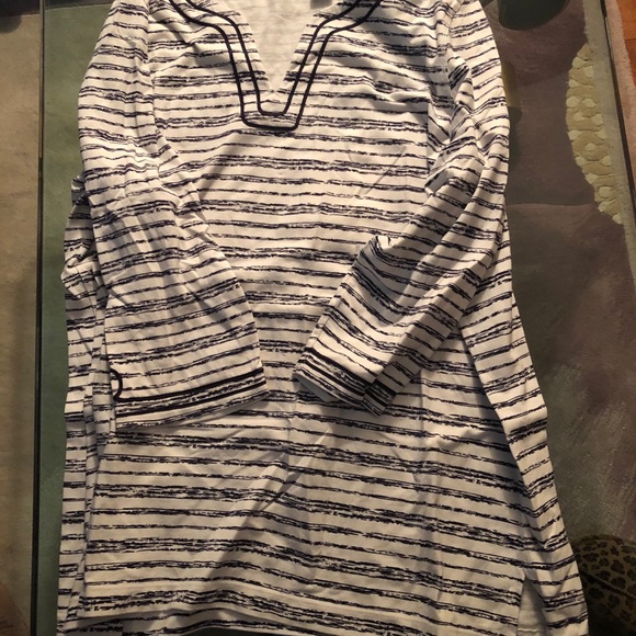 Chico’s Long Sleeve Navy and White Zenergy Top - Picture 5 of 8